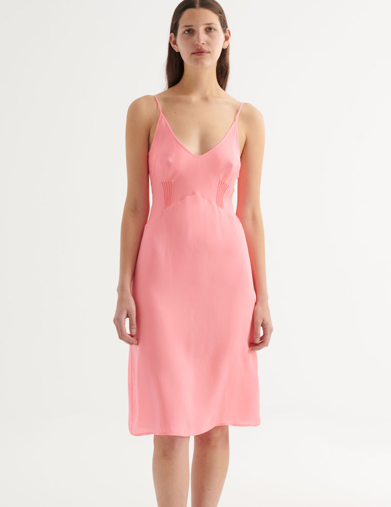 a model in the cadel slip in prima pink