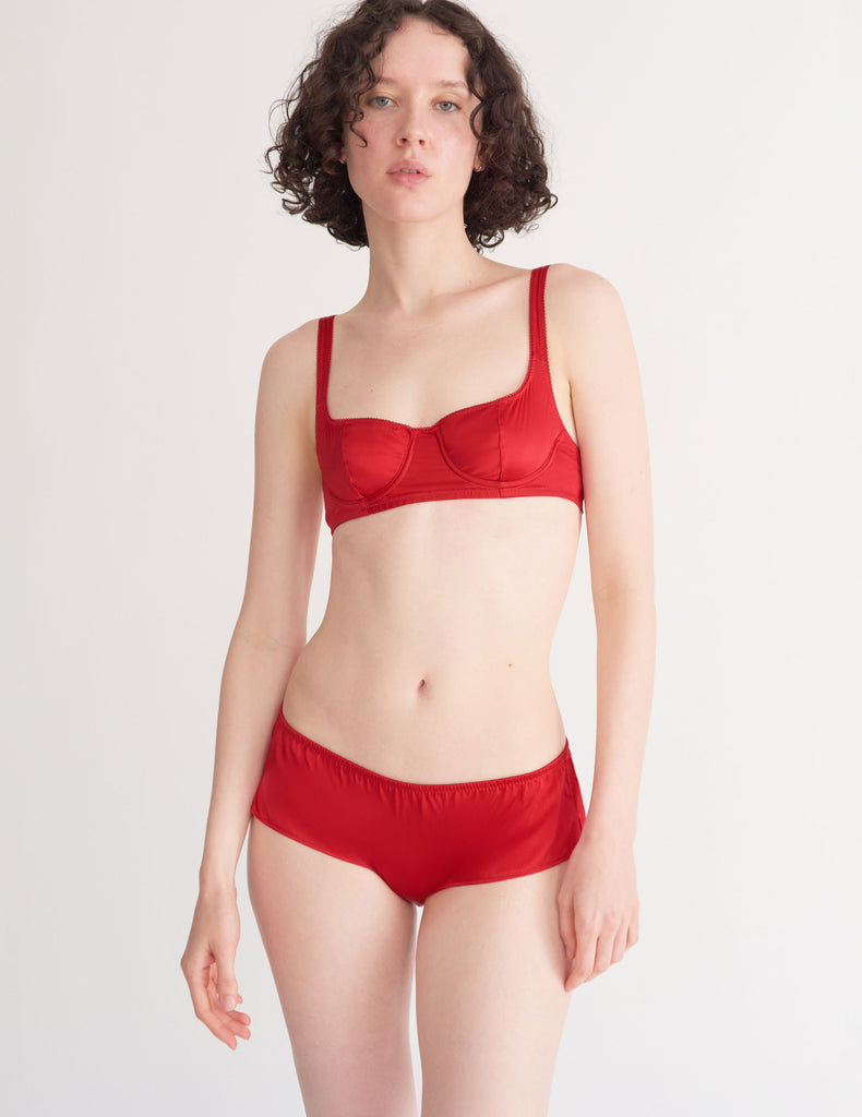 a model in the gita underwire bra and gal hipster in cardinal