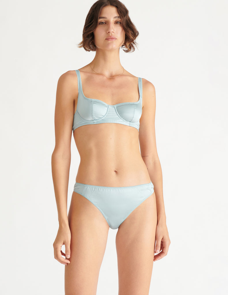 a model in the gita underwire bra and the grier thong in nimbus blue